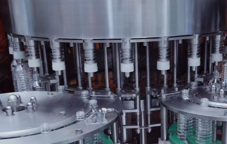 礦泉水灌裝機(jī) 礦泉水灌裝機(jī)